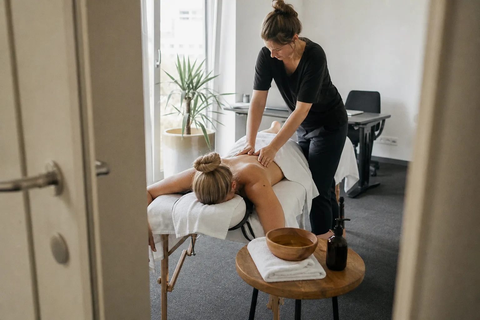 Faszienbehandlung oder klassische Massage: Was hilft wann?