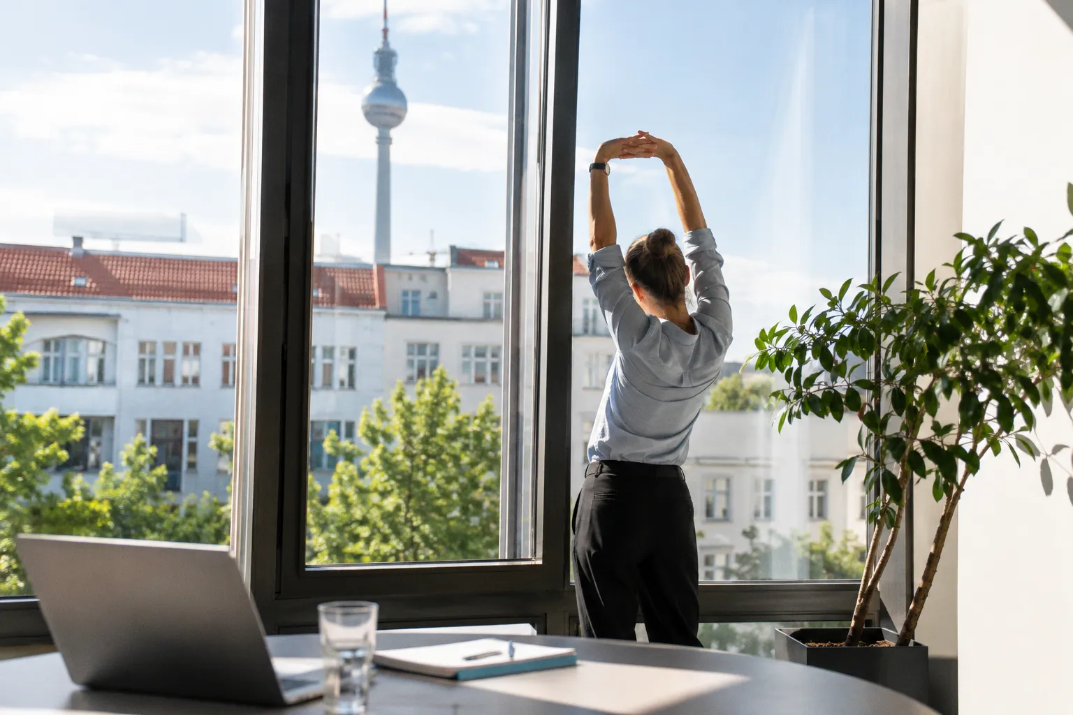 Finanzielle Belastung am Arbeitsplatz: Wie Lebenshaltungskosten die Produktivität senken