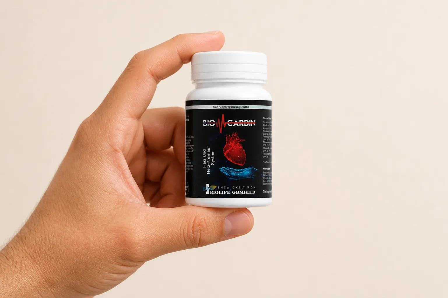 BioCardin — Verpackung in der Hand
