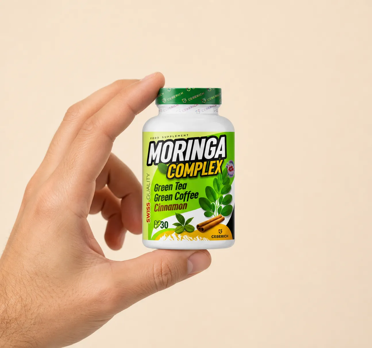 Moringa Complex — Verpackung in der Hand