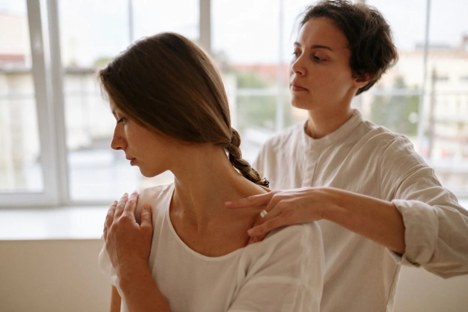 Stuhlmassage am Arbeitsplatz: Warum Wellness zum festen Bestandteil der Unternehmenskultur wird